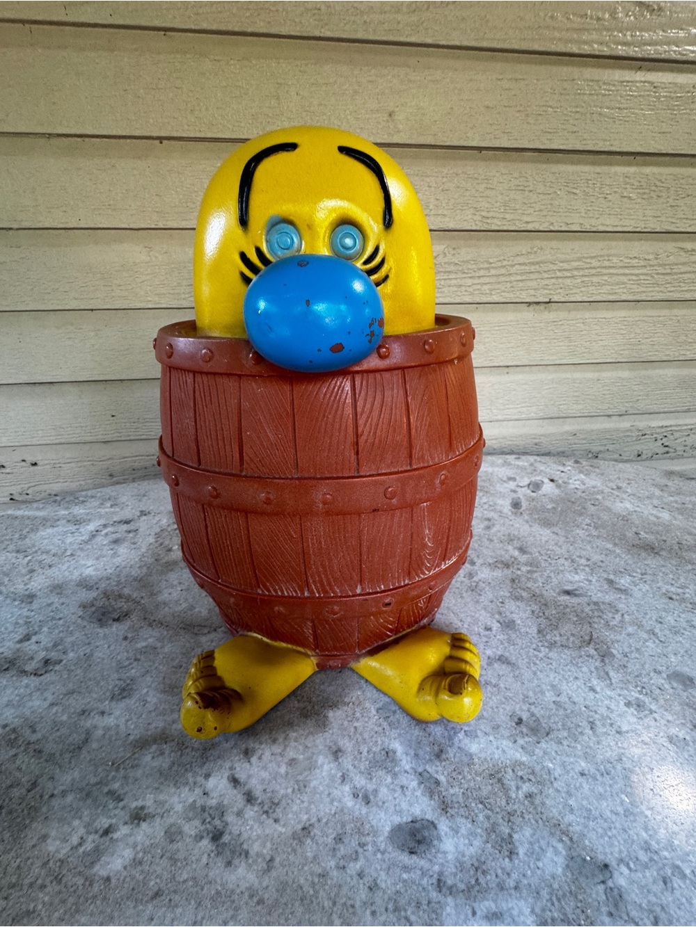 Vtg v 1971 Kilroy "Peek-A-Boo" barrel coin bank made by the Vinyl Production